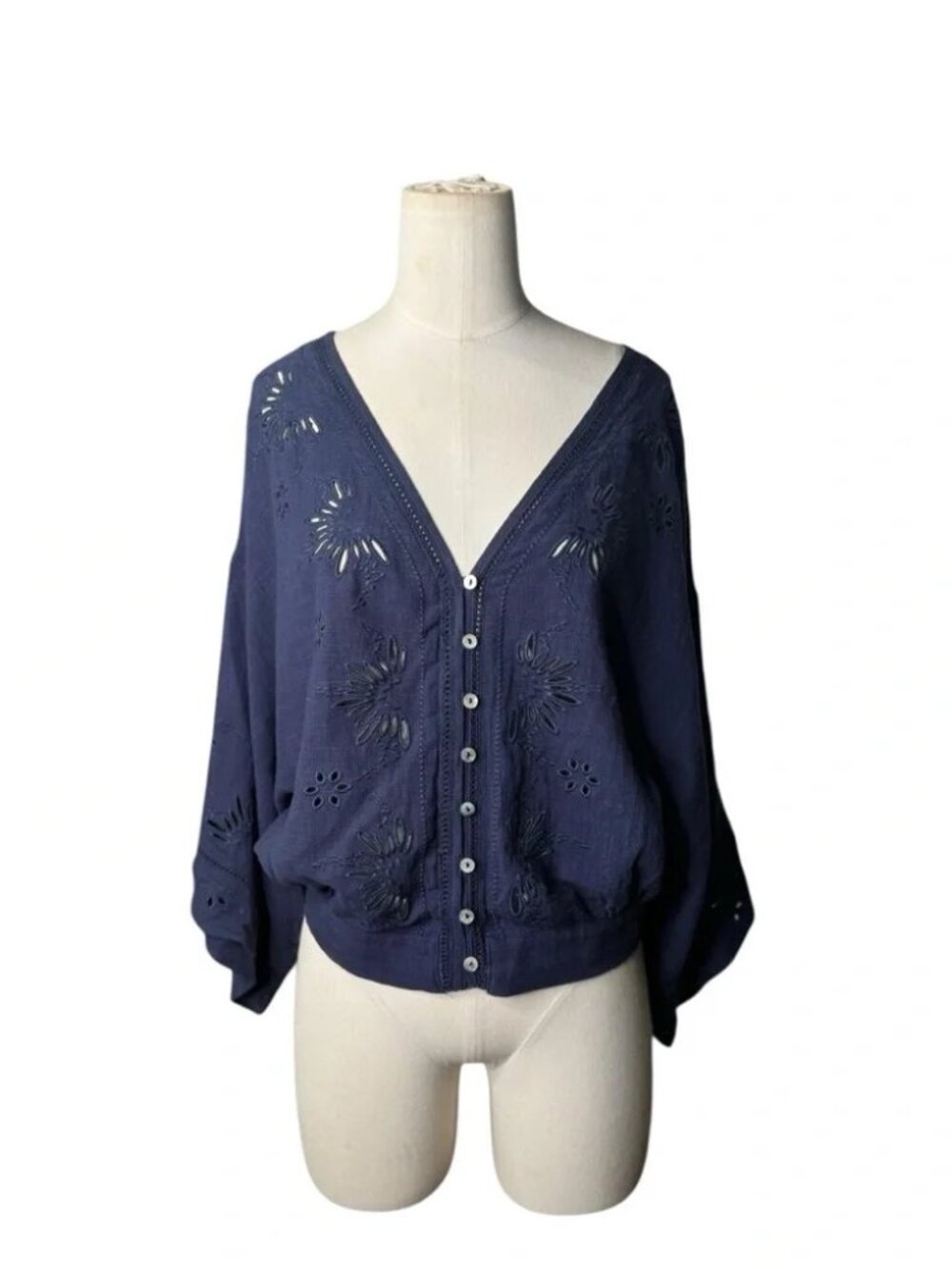 LOVESTITCH -Elijah Eyelet Top Sz Medium - Picture 6 of 7